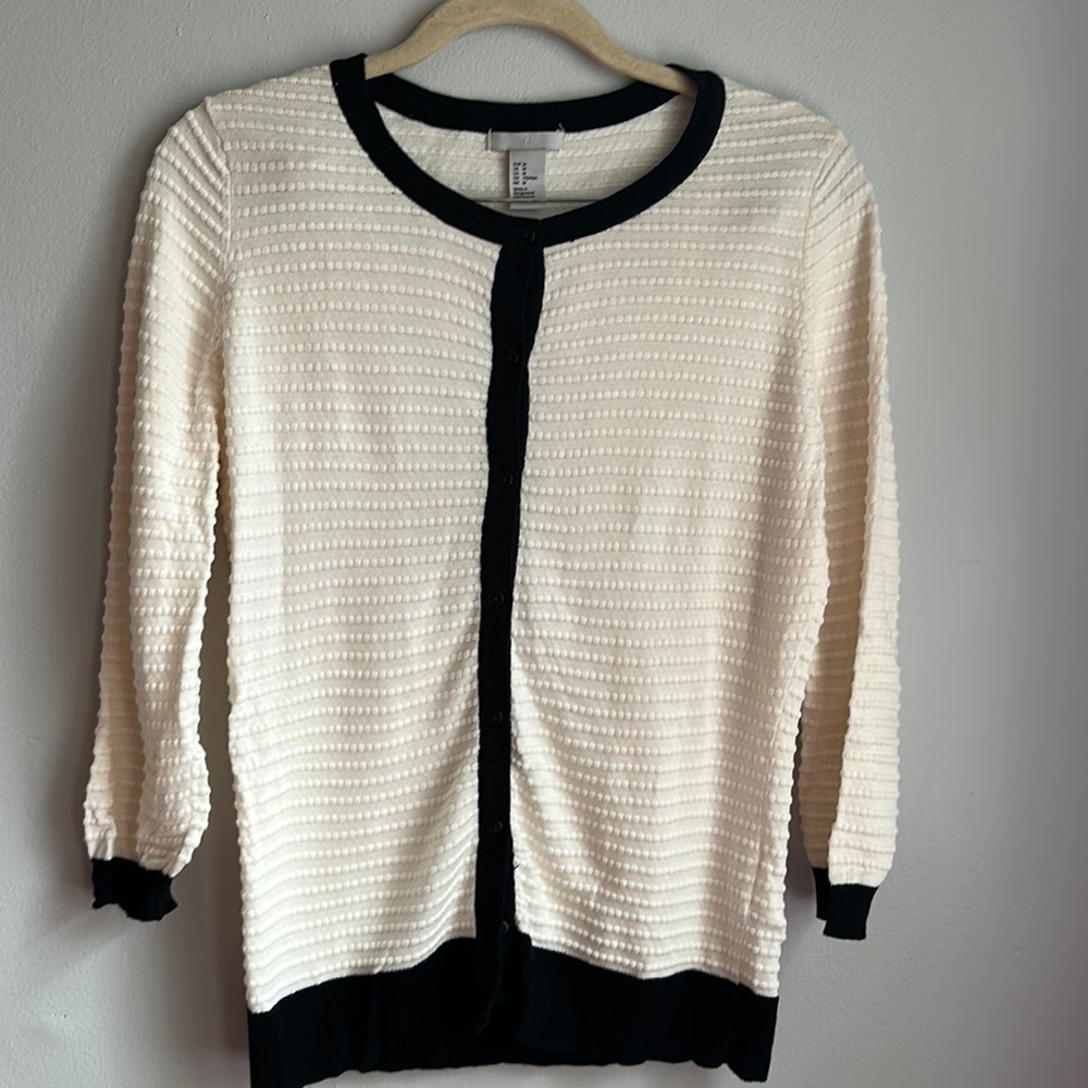 H&M Ribbed White with Black Trim Cardigan Size Medium